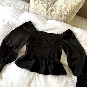 Boutique on or off the shoulder top 🖤